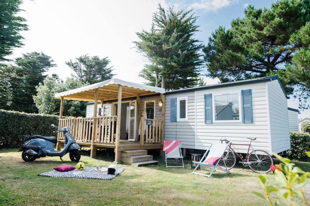 Location parcelle camping à l’année : une solution de vie qui séduit de plus en plus de familles